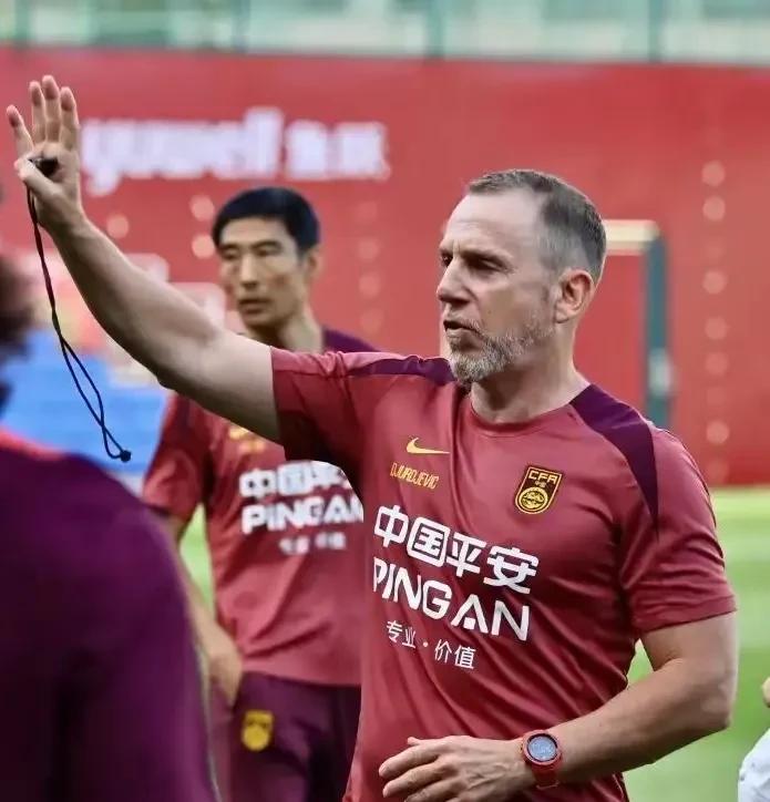 今晚东亚杯：久尔杰维奇的国足首秀。本届东亚杯将于今晚在韩国开打，首战由国足将迎战