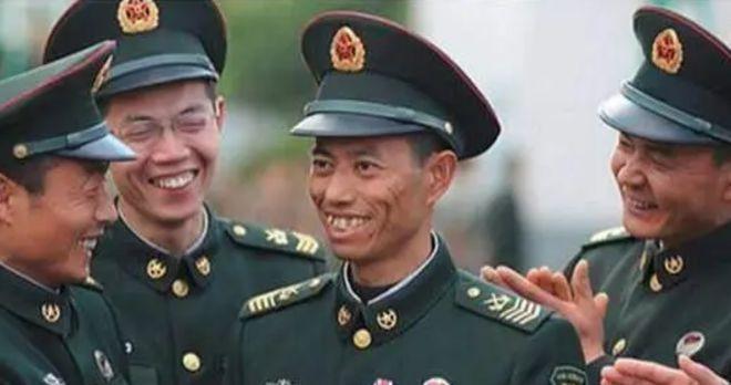 士官能在部队干到退休吗？很多人都以为。只有军官才可以干到退休。其实不然。士官