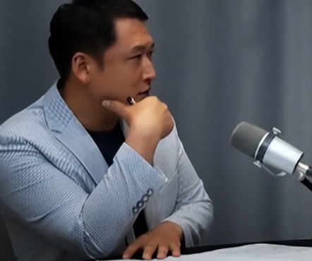 韩国专家太敢说了！有一位韩国专家表示，如果美国将所有的军事力量，包括十一艘航