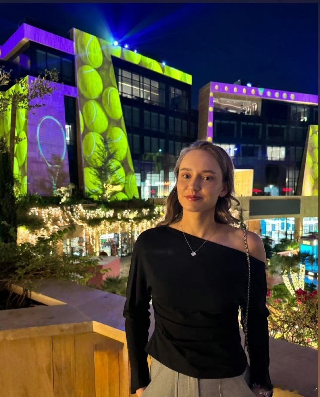 莱巴金娜抵达利雅得[比心][比心]利雅得wta年终总决赛网球talking大会​​