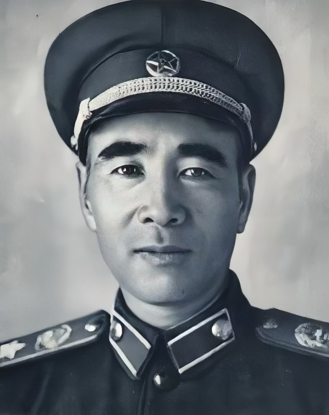 林彪到长沙，和萧劲光谈话。林彪说，你调海军的事，中央还没有最终决定，有人对你有意