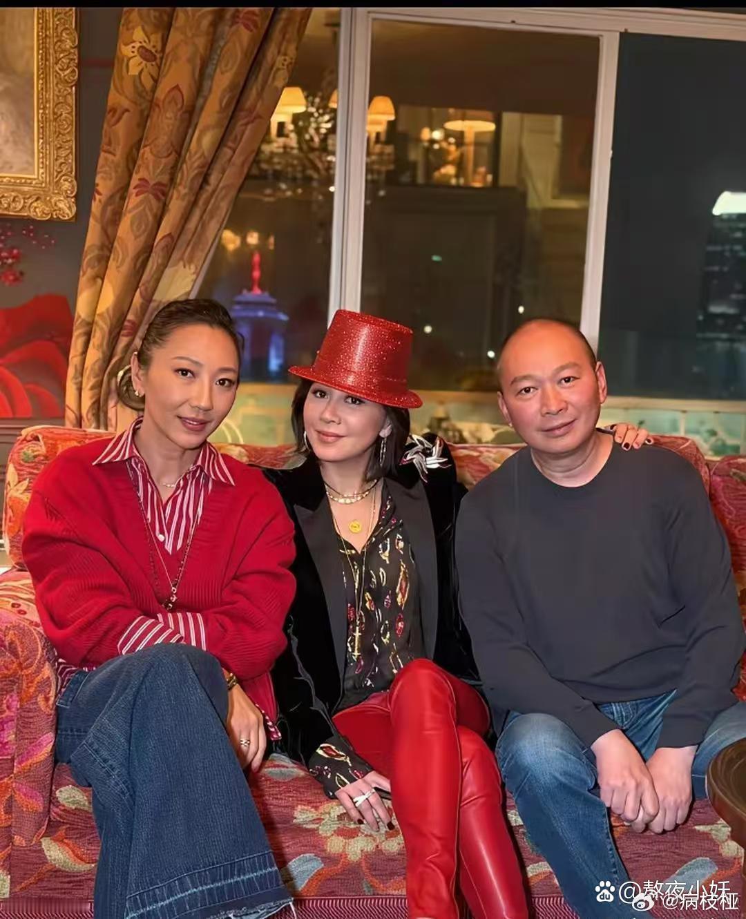 刘嘉玲这场私人家宴，直接撕碎娱乐圈光鲜的滤镜！80岁老母亲一身红衣亮相，脖子挂着玉菩萨，手腕戴金表，