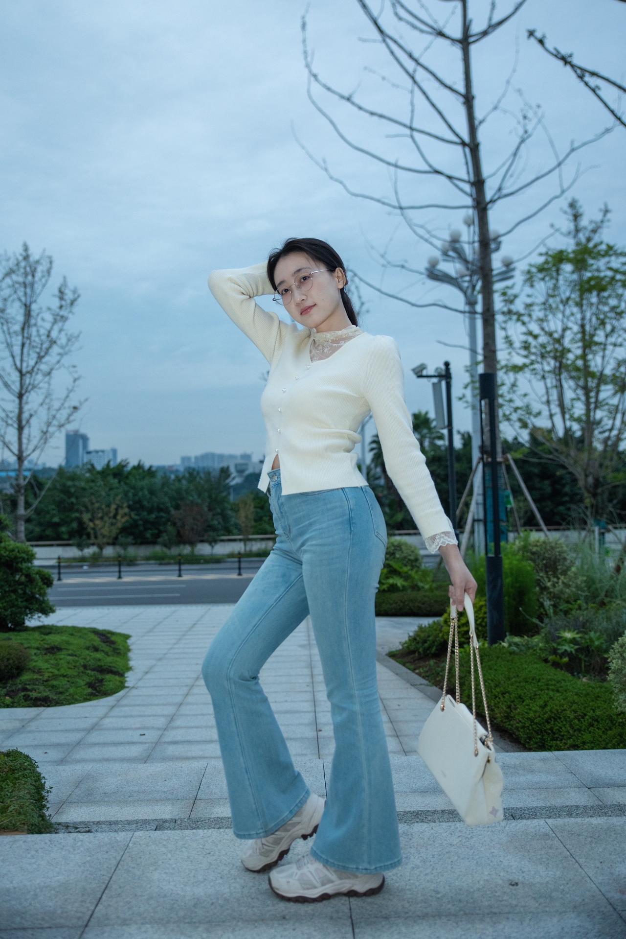 生活有点苦，偶尔吃点甜加糖都不甜的生活我还在笑着过穿搭