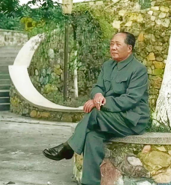 迄今为止，或许有不少人都曲解了老人家，认为老人家在面对霸权时只是一味的硬刚。其实