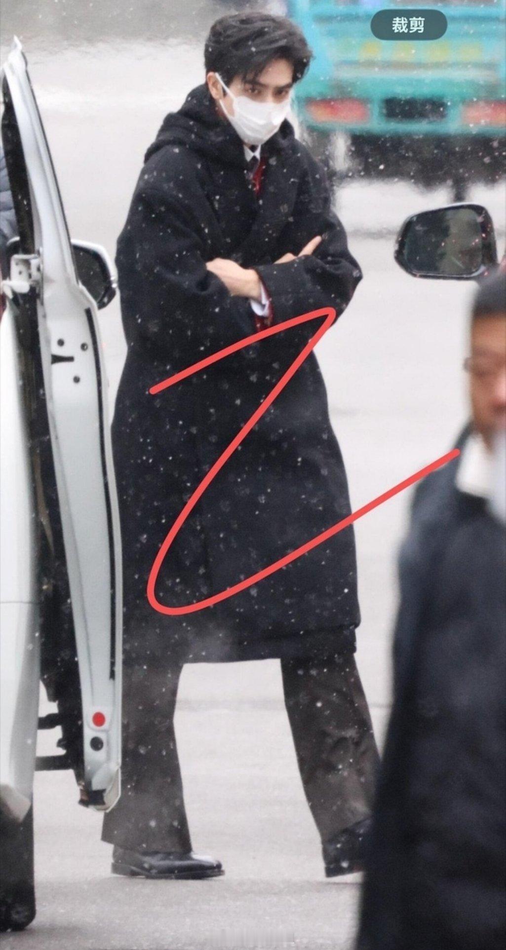 宋威龙春晚路透踏雪而来的大帅哥