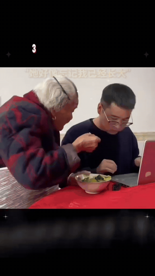 31岁打工人被百岁奶奶喂饭，笑着笑着就破防了😂31岁的大男人，正对着电脑