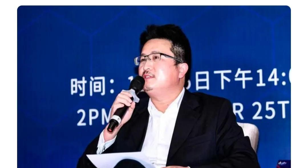 经济学者宋清辉喊话大连工业大学，要求学校向李同学道歉并恢复其名誉，看来他是打算硬