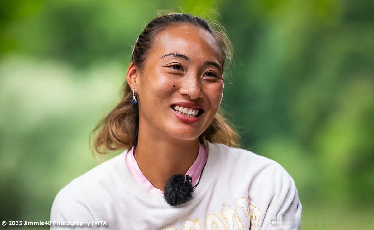 郑钦文🤝莱巴金娜？HéraldSun报道澳网2026赛前一周的表演赛安排：