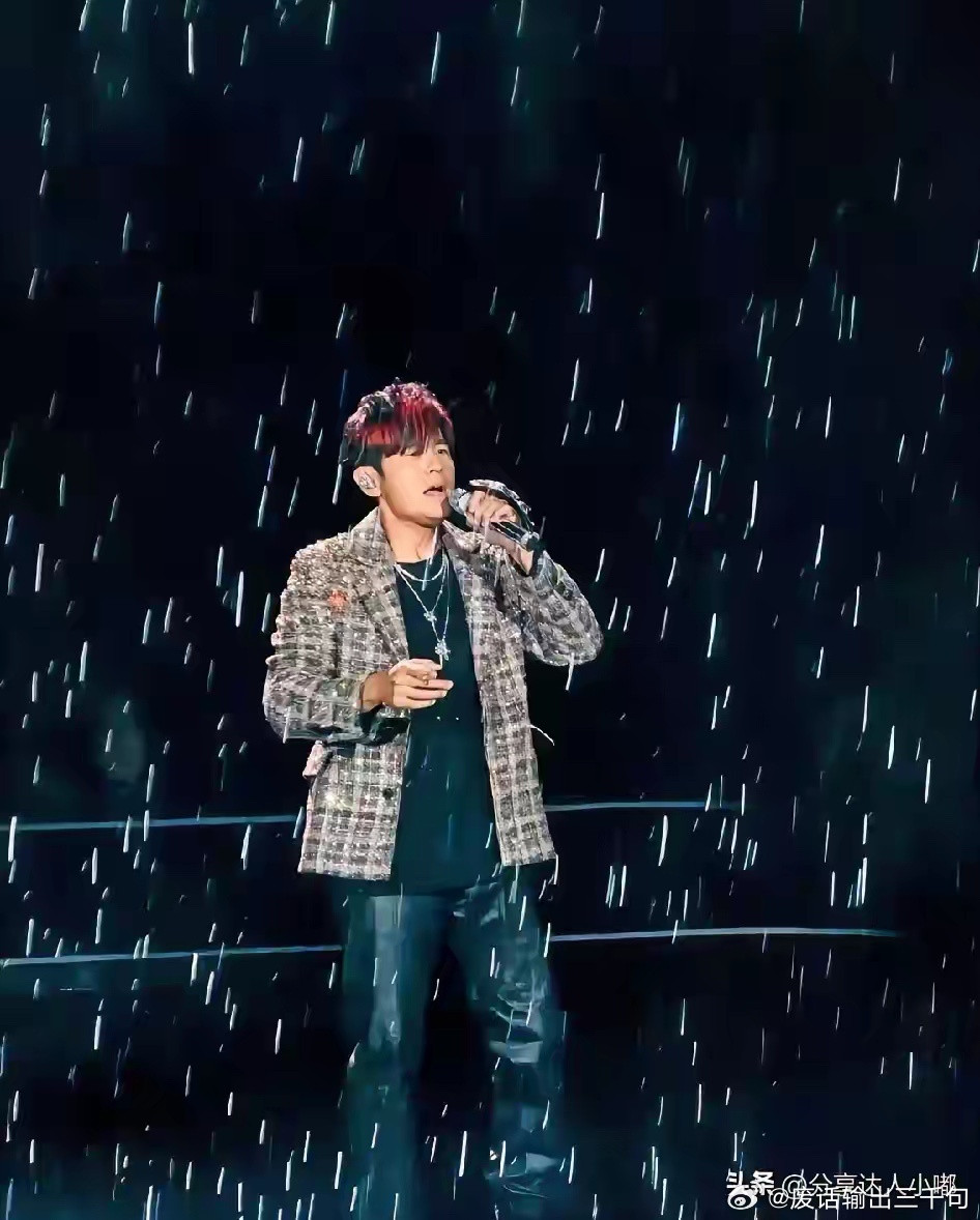 我可以接受周杰伦演唱会下大雨，也可以接受他胖了、老了，但我接受不了的是，3小时你