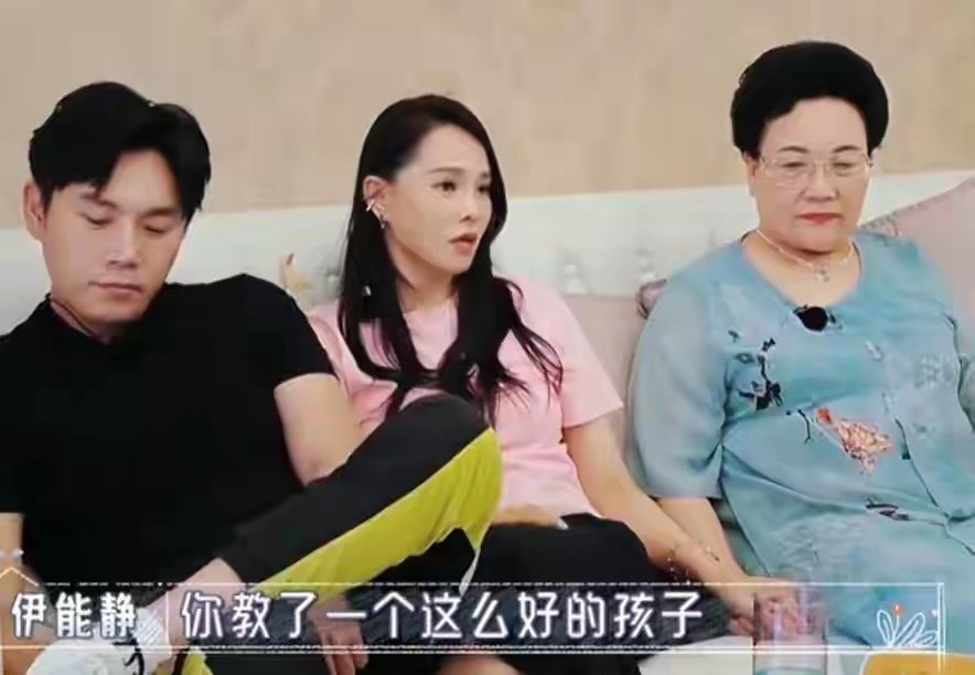 伊能静回沈阳婆家，秦昊爸妈住的别墅真豪华，在家做饭吃的很亲民​