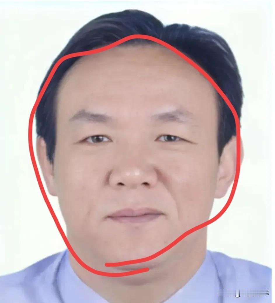 1996年抹平三千万债务的能人，2016年指挥长枪砍刀殴毙保安。这哪是什么能人