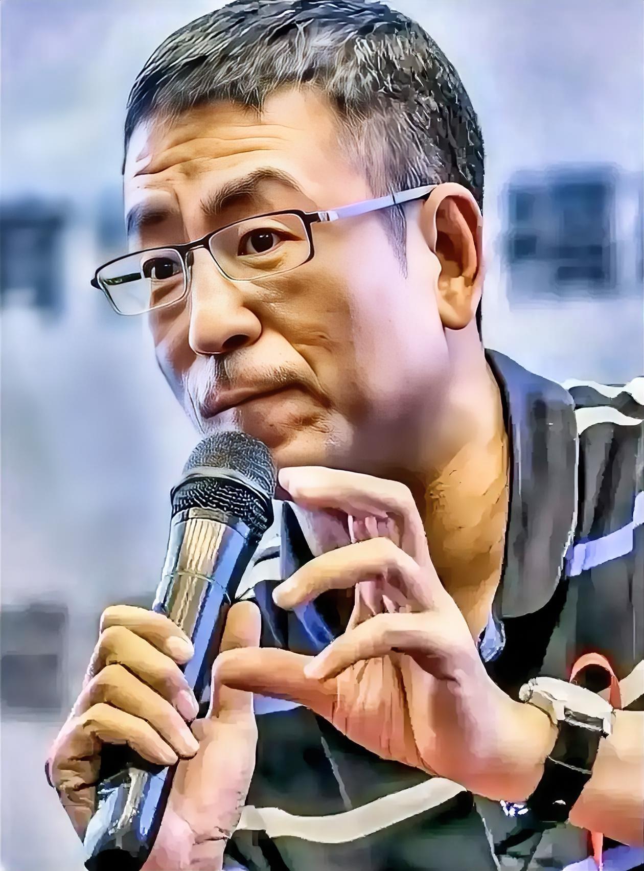 白岩松写给普通家庭孩子的五句话，点醒了无数人：第一句话：不读书，你拿什么和别人