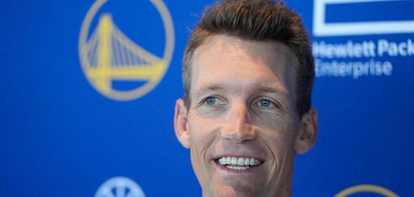 据《TheAthletic》报道，金州勇士计划在今年夏天优先提升斯蒂芬·库里和