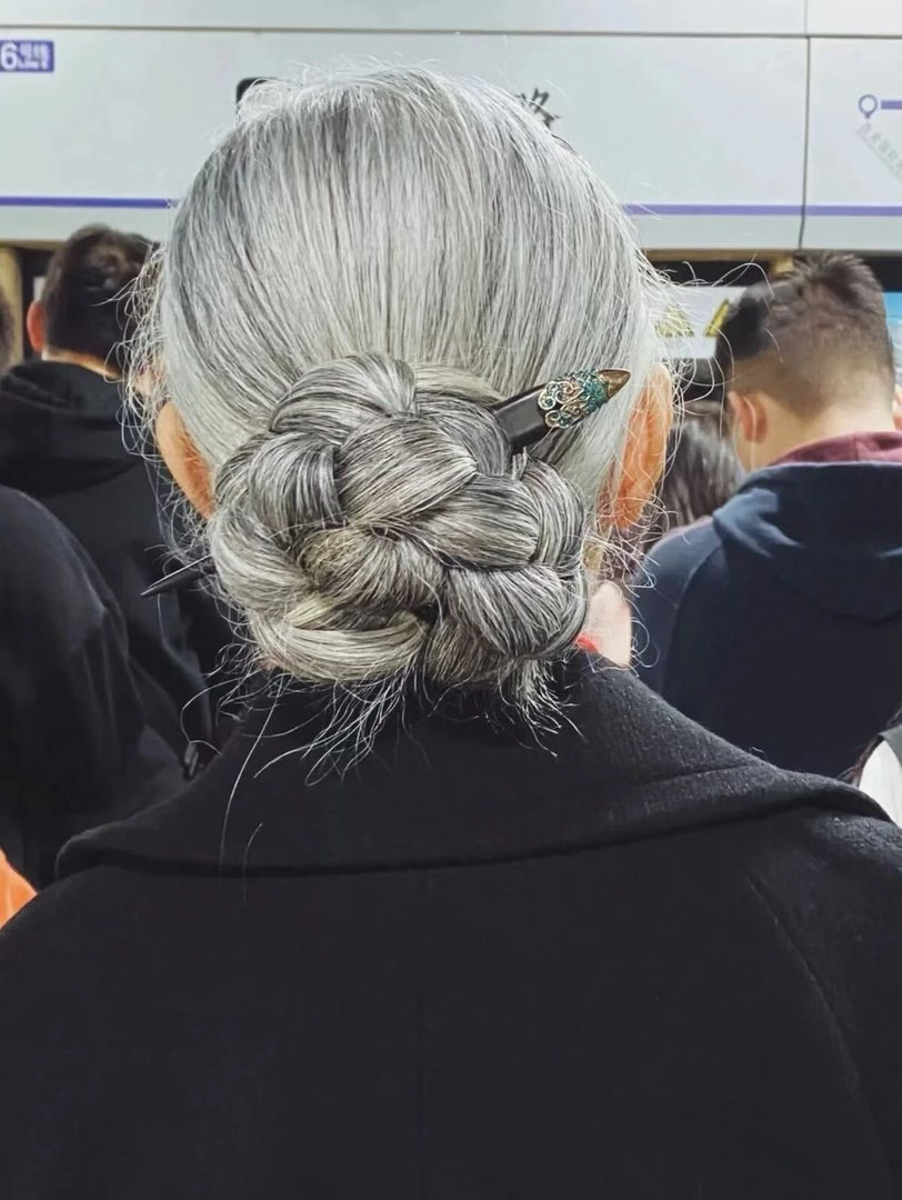 祖祖辈辈老人言句句都是大智慧：1.五指不漏缝，一生不受穷。2.好话不背人，