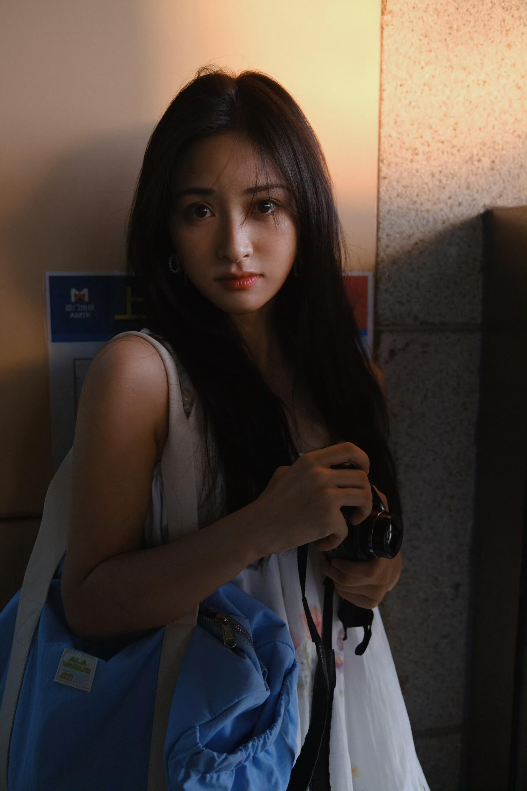 迎面向你走来的是明媚大美女！！