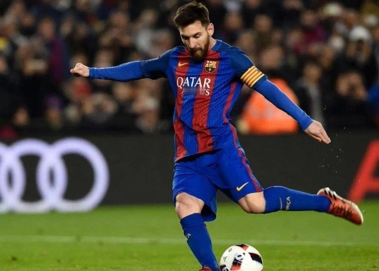 足坛历史前10应该不应该有梅西？可以有，但不一定完全够格。虽然赢得了一些荣誉，但