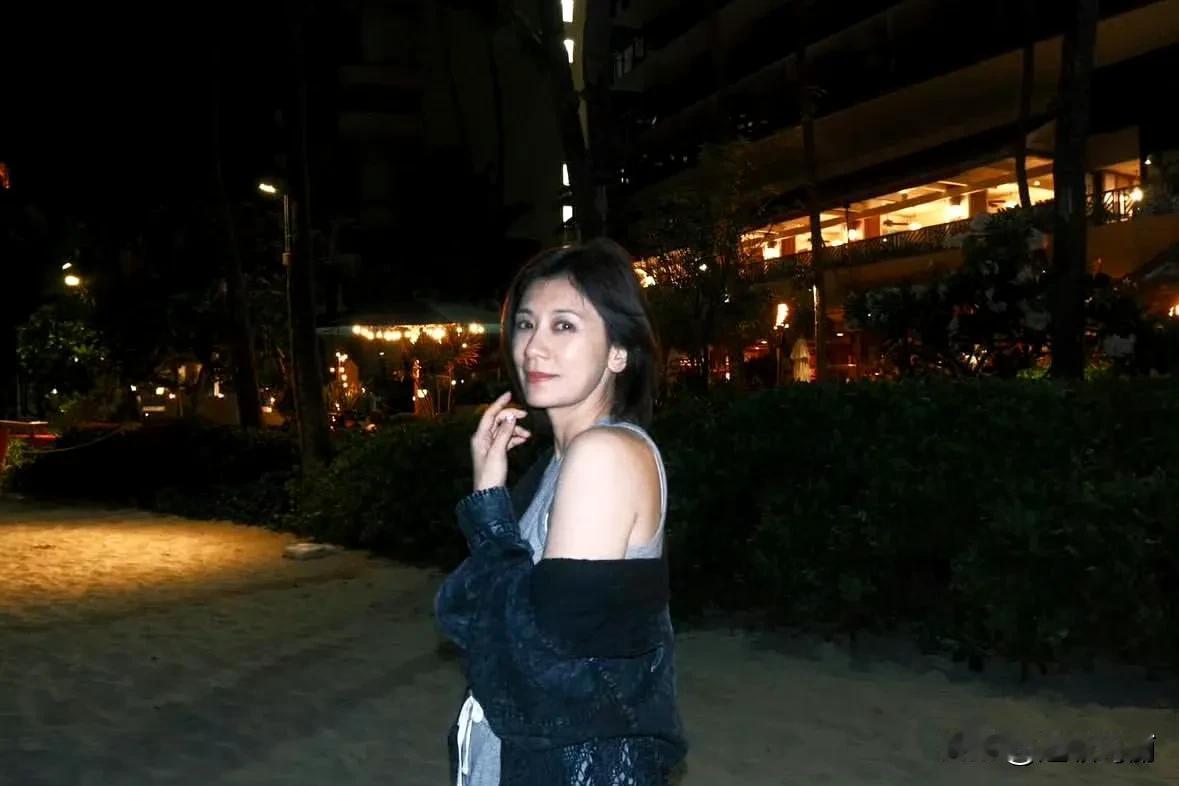 梧桐妹镜头下的贾静雯📷妈妈比女儿美[滑稽笑]