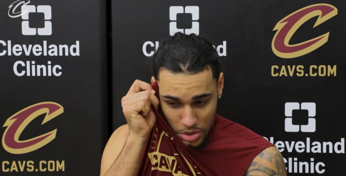 泰森：我觉得从哈登被交易到这里的那一刻起，他就拥有了那种掌控力。更衣室里的每个人