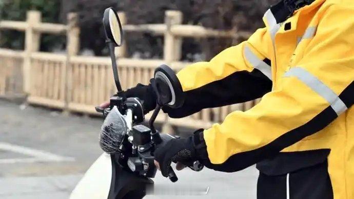 今年内全国美团骑手可领养老补贴给大家说几个数据吧：1、骑手数量：美团研究院发布的