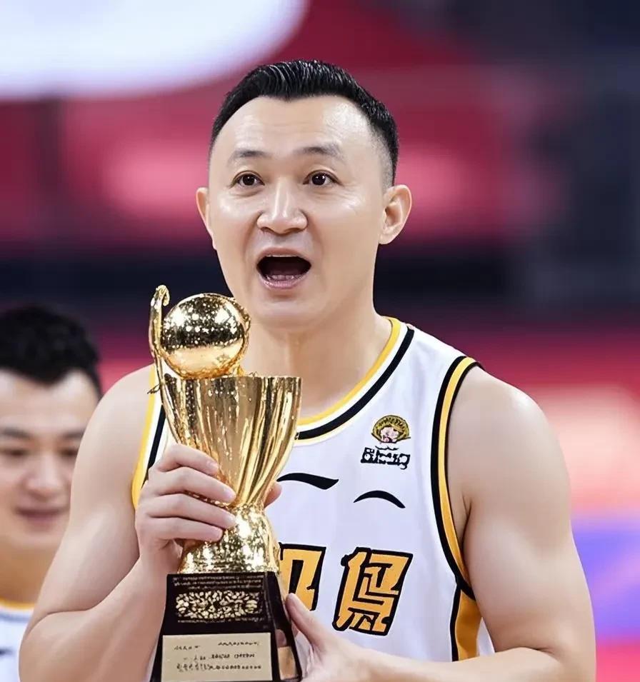 恕我直言！提前祝贺北京主场3-1，把冠军赛点带去杭州，辽宁籍主帅许利民距离cba