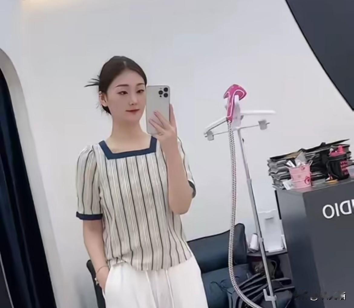 陈亚男深夜一句“做不了夫妻就谈一生恋爱”，真是把大家整懵了！这都啥时候了，朱小