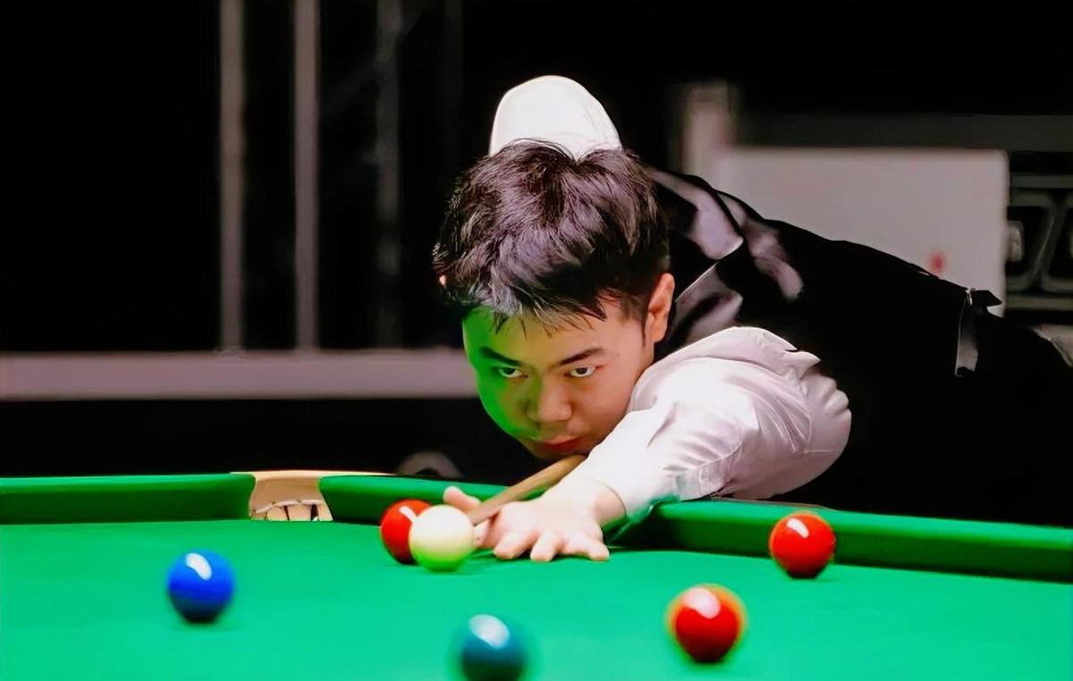 袁思俊6-4干翻世界前30，一杆101炸场。不是运气，是真硬。23岁，排第3