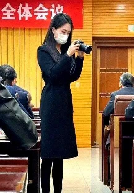 李主任的气质就是美。