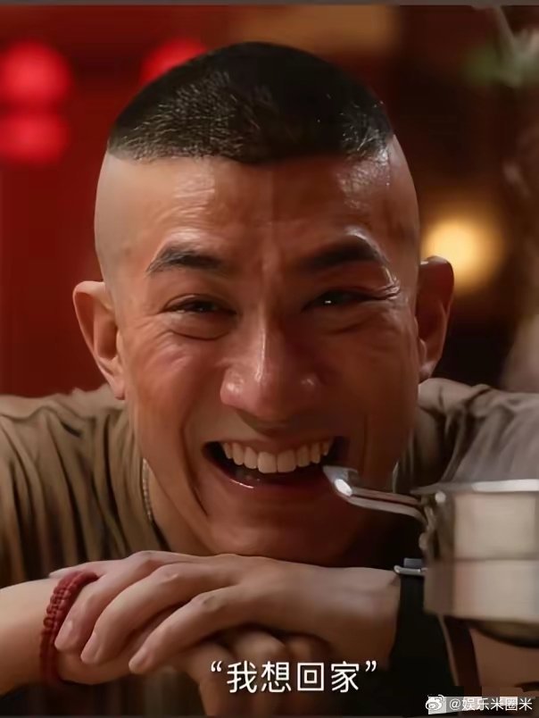 李治廷大概是今年夏天最委屈的男演员。因为他实在太可怜了，不是想妈就是想爸。​在《欢迎来龙餐馆》，他演