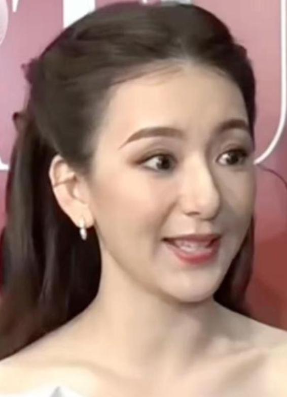 近日，方媛在出席活动时大方夸赞丈夫郭富城，说她认为丈夫“穿什么都很有型，因为身材