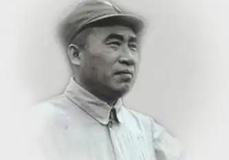 1927年，几个土匪踹开大门，指着朱德就问：“你是谁！朱德去哪了？”朱德不慌不忙