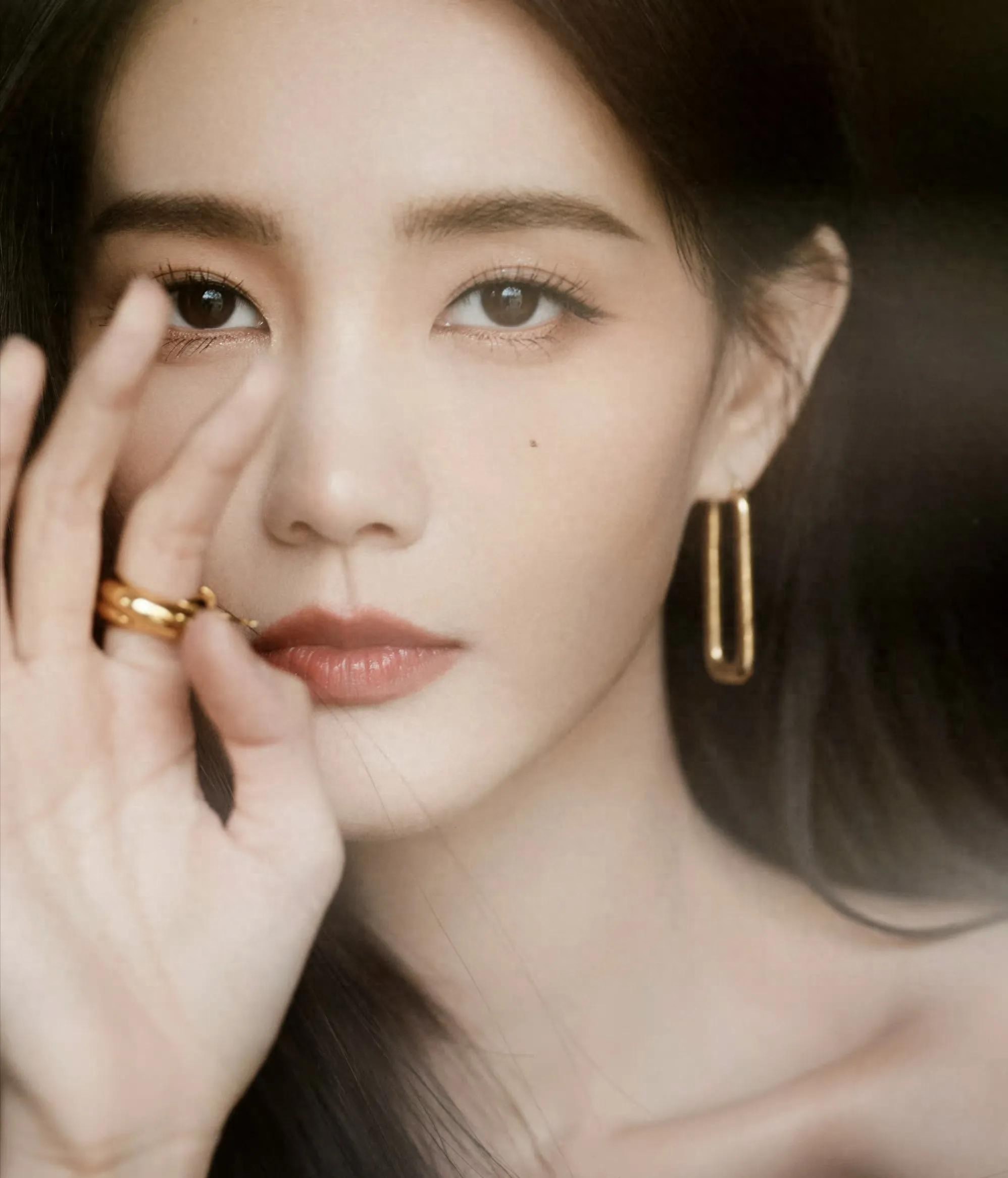 李一桐写真珍藏：秀丽俊美、清雅脱俗