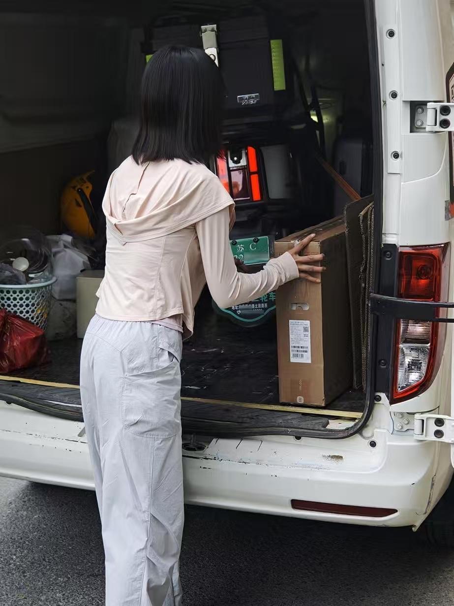 重庆有一个女人怀着九个月的孩子，因为那天没做饭就被丈夫打得早产了。她出钱装修