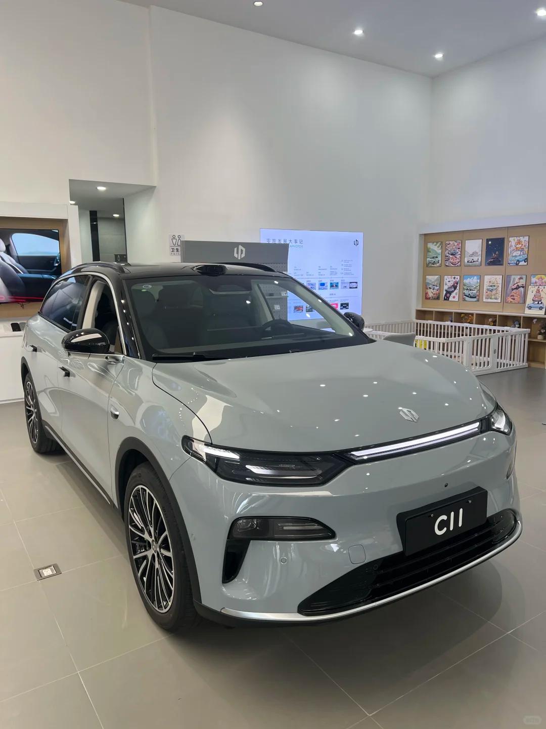 销售说有优惠就去看了门店看车了，做一下简单分享：1.外观见仁见智，肯定不算不难