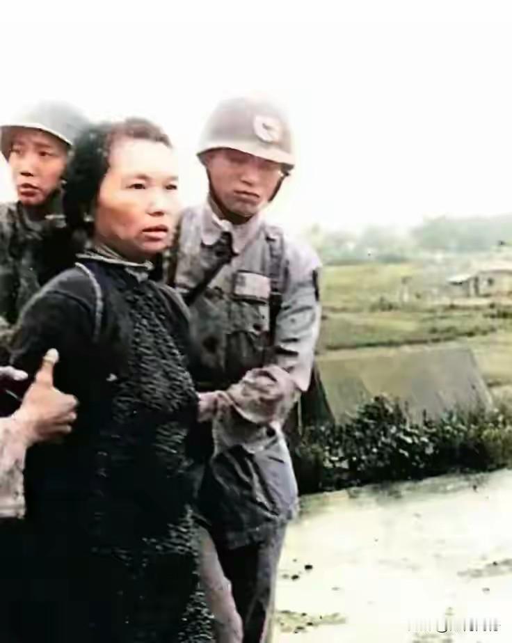 看完朱枫烈士的事迹，泪水止不住流淌下来，她是明知山有虎、偏向虎山行的奇女子，在建