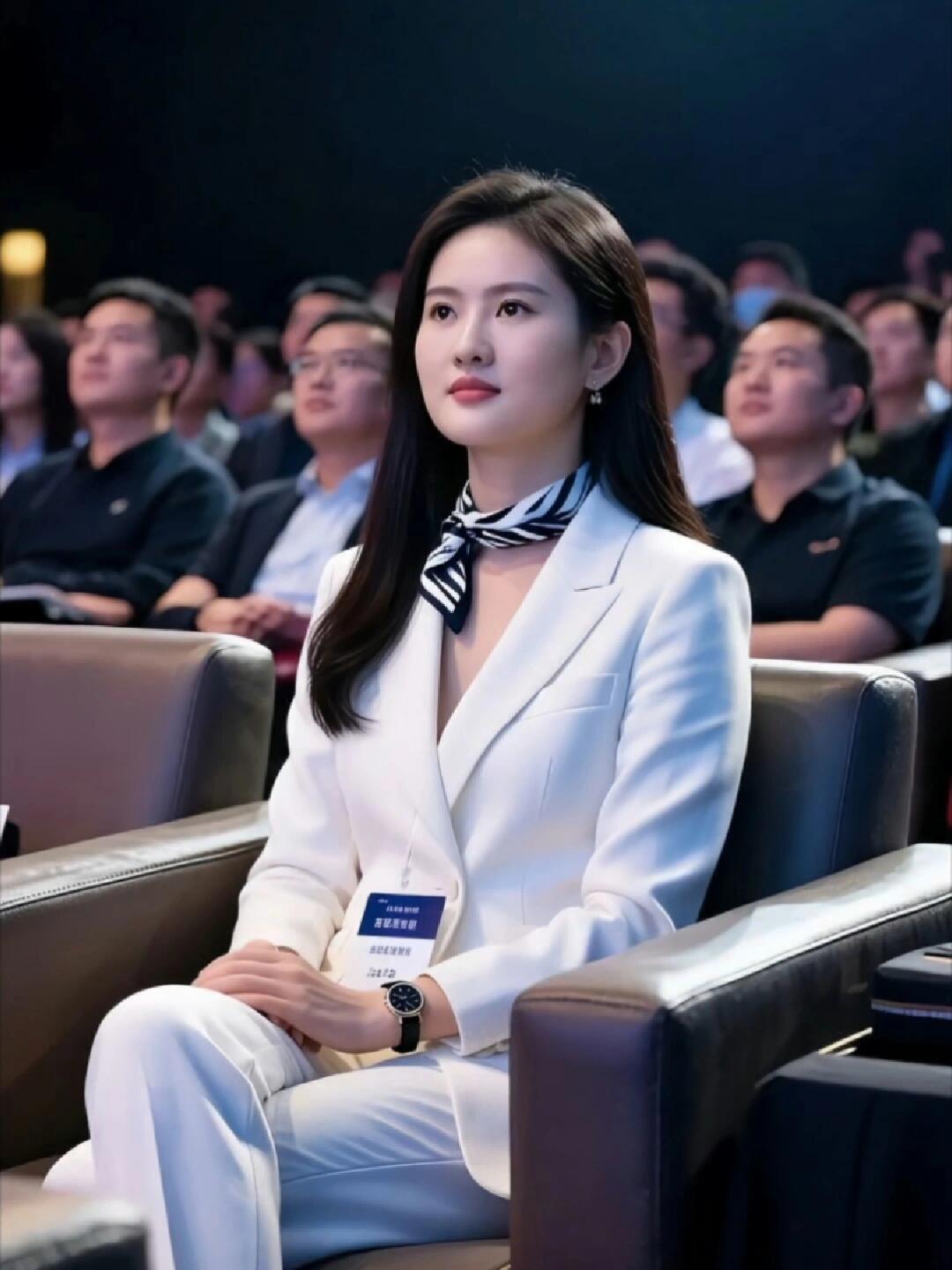 陈若琳在体育圈真是美的天仙，之前带着全红婵比赛，就让人很舒服，干净自然！游泳圈