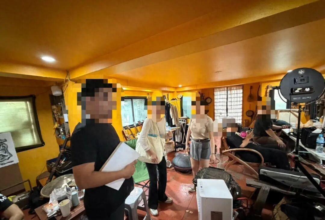 中国短剧组泰国拍摄被查，8人因“游客身份工作”被捕5月8日，泰国清迈的一处普