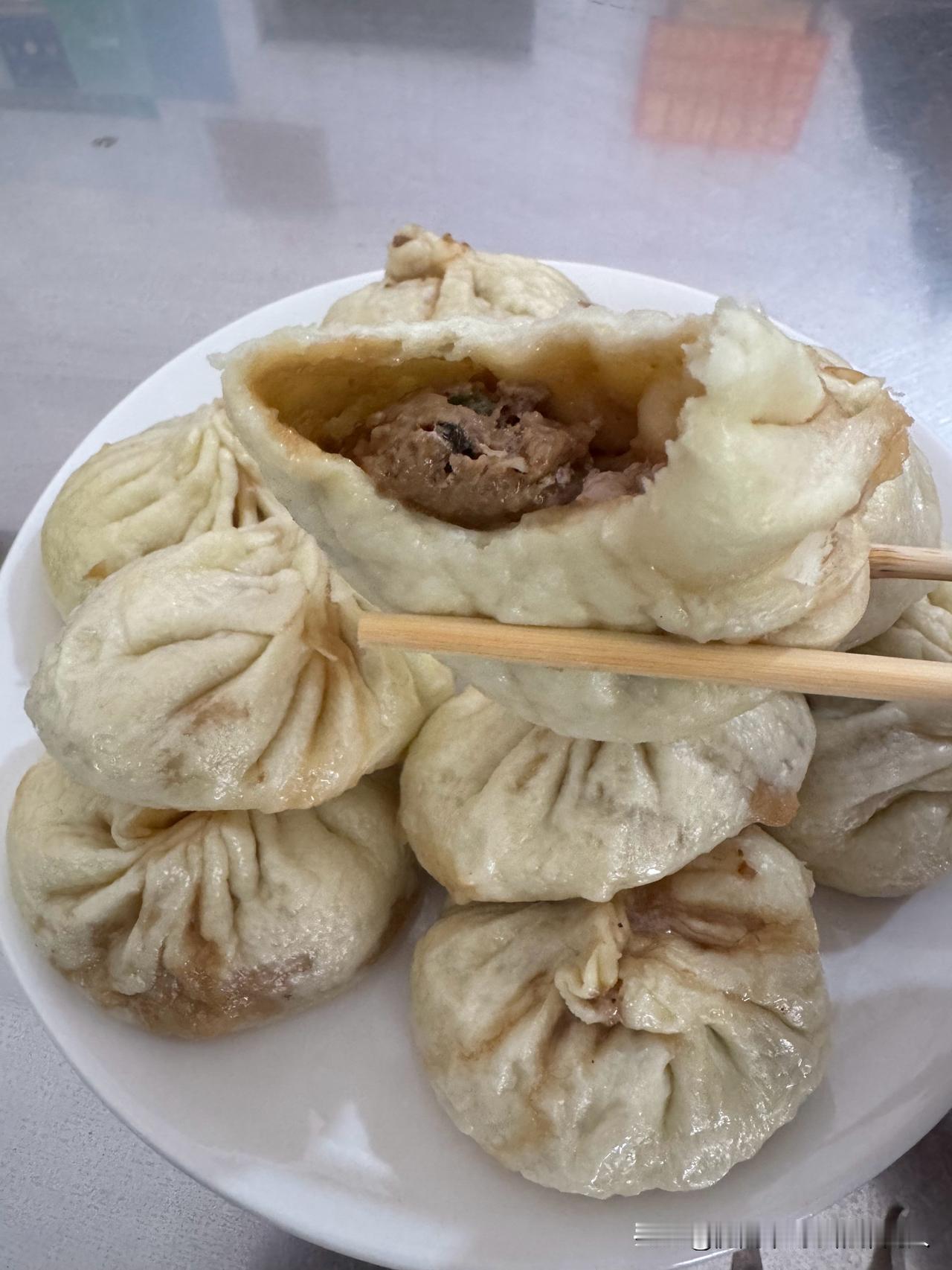 我今年50,退休三个月了,天天在家歇着每天在家睡到自然醒,简直不要太爽!老伴