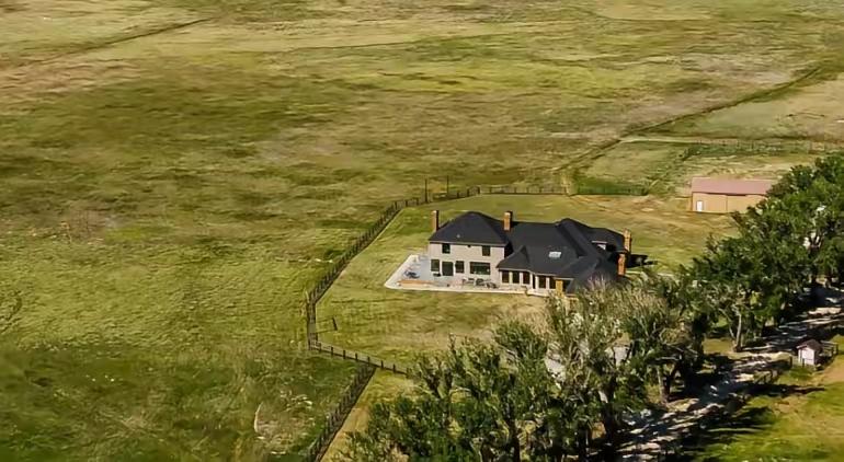 俄媒爆料，乌克兰总统泽连斯基买下美国一高达3700平方公里的农场！俄媒爆料称，