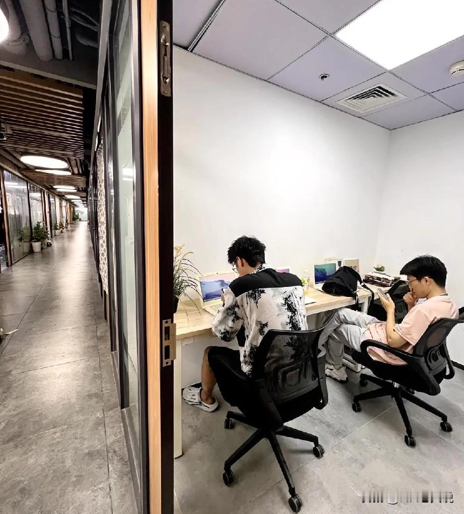 昨天临下班，开了个小公司的朋友电话求职：他底下有个员工要离职，而且要求必须当天给