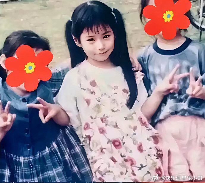 马筱梅的童年照一眼就能认出是她，真的是从小美到大！难怪后来能嫁给汪小菲，成为麻六
