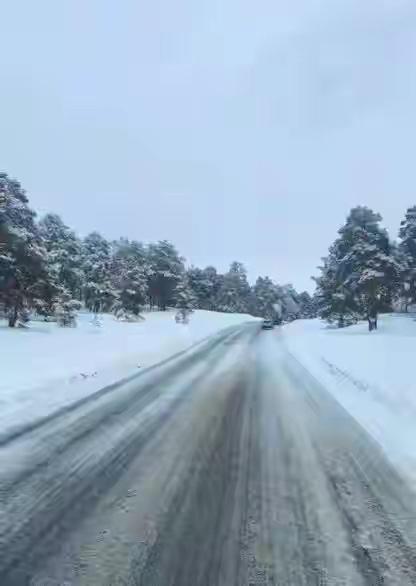 2026年2月20日，一场暴风雪正肆虐着哈萨克斯坦广袤的无人区。风雪如刀，能见度