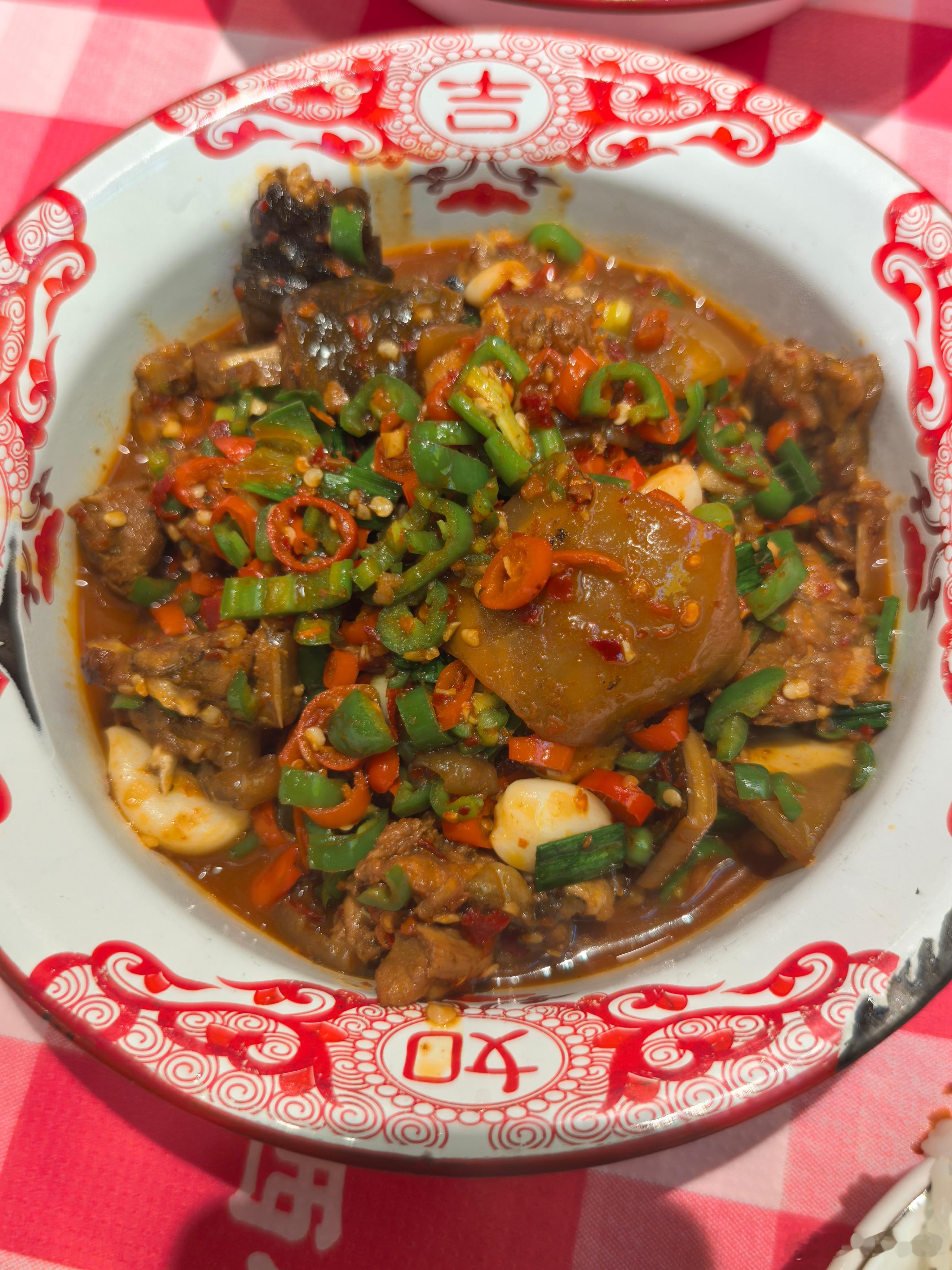 中午这顿饭太合我胃口了，真的好辣，越吃越爽，你们都吃饭了吗？