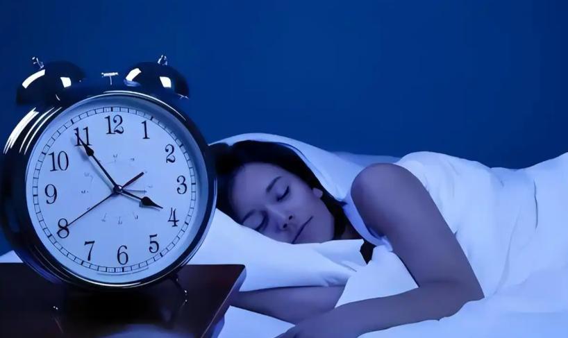 每天夜晚闭上眼睛陷入沉睡，人类自以为切断感知进入了休眠。此刻的大脑却在暗中执行一
