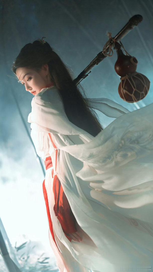 程潇江湖女侠被程潇这一套惊艳住了，乍一看就是任盈盈啊，太合适了，程潇能不能进组
