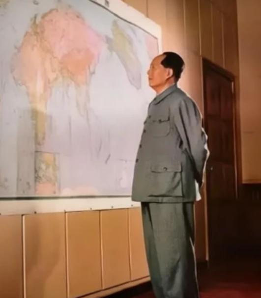 1951年，10万志愿军被美军包饺子，一向淡定自若的彭老总心急如焚连忙向毛主席求