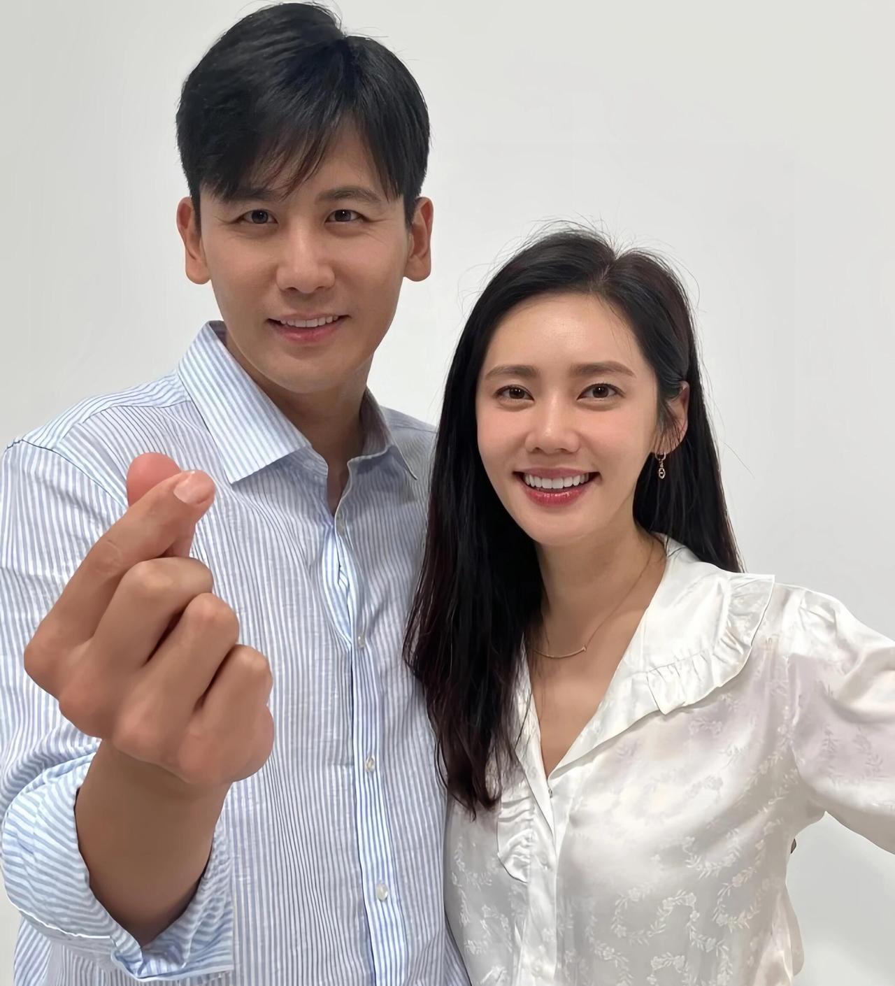 秋瓷炫对于晓光，为什么这么包容、这么死心塌地，我去查了一下，都是有原因的，首