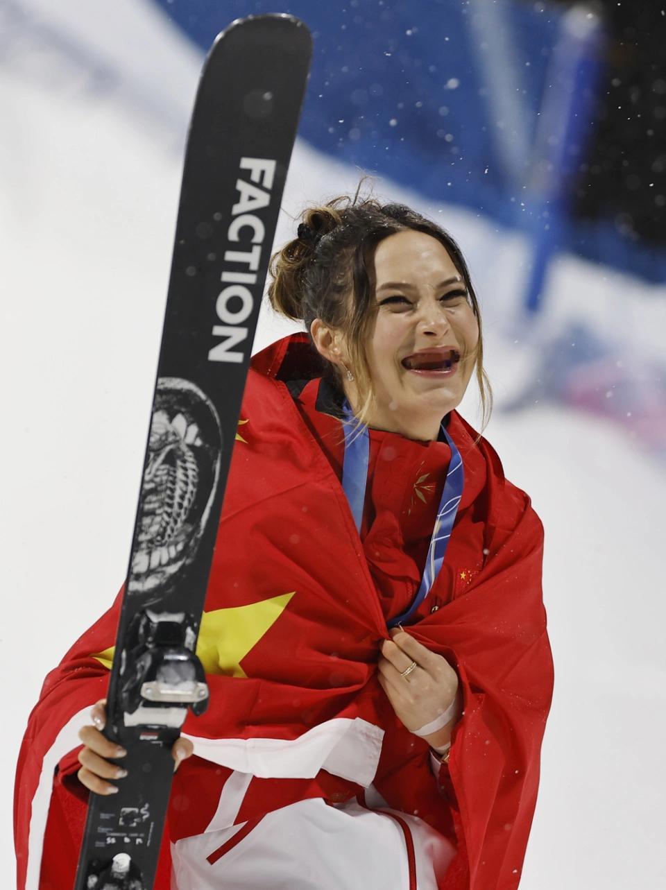 其实明眼人都能看出来，谷爱凌之所以能获得金牌，不是因为她的滑雪技巧有多厉害，