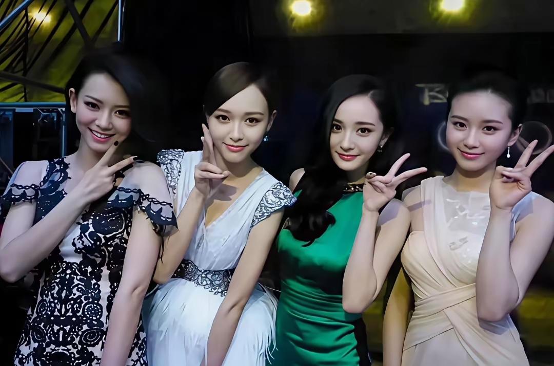 这四位美女合影，就知道谁最漂亮，谁最有气质。