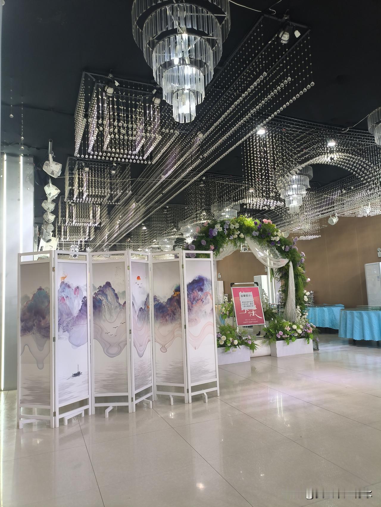 男女之间关系的本质是什么?男女之间的关系，本质上是带有交易性质的相互利用。男