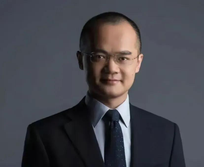 王兴把员工给逼走了，员工只是在别的平台跑了一下单，他直接把别人的账号给封了，他这